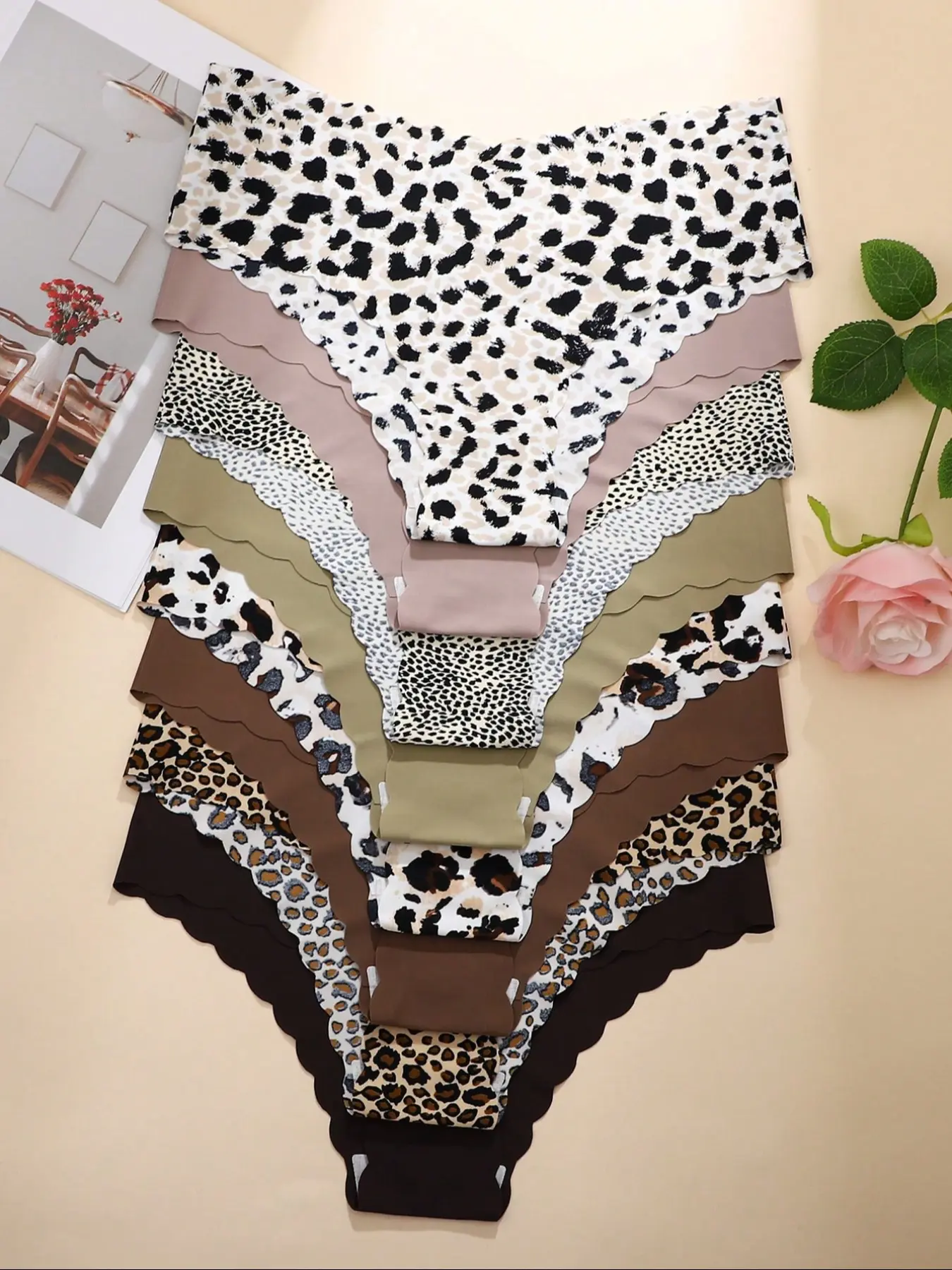 Women's Leopard Print & Solid Color Panties, Comfortable Seamless Triangle Underwear, V-Shape Pull-Up Waistband, Floral Pattern Women's Leopard Print & Solid Color Panties, Comfortable Seamless Triangle Underwear, V-Shape Pull-Up Waistband, Floral Pattern