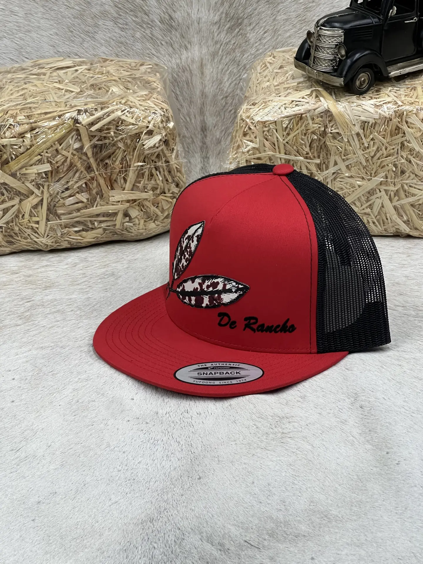 De Rancho Feathered Flat Red/Black