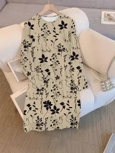 Plus Size Leaf All over Print Long Sleeve Womenswear Dress, Casual Round Neck Vintage Style, Suitable for Home and Outdoors, Two-Wear Design, Fit