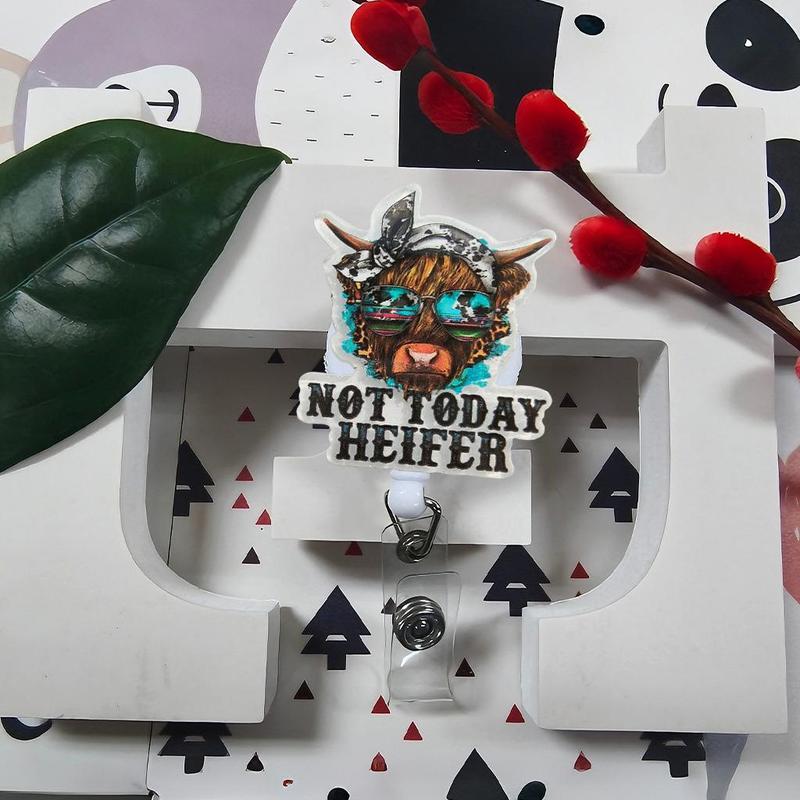 Cute Cow Design Badge Holder, Animal Shaped Badges, 1 Count Retractable Badge Clip, ID Card Holder for Student Office Staff Doctor Nurse