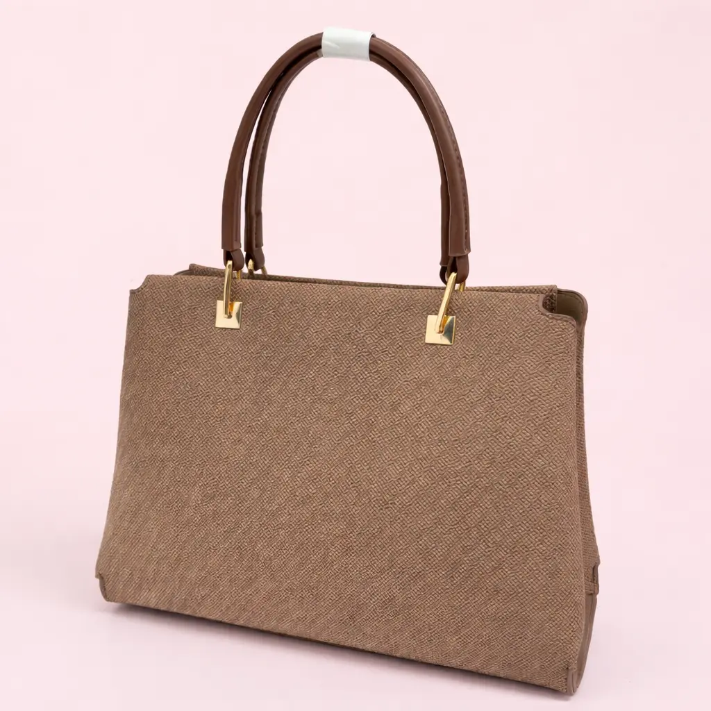 [Summer Picks] Chic, durable textured tote with ample space and smart multi-pockets to organized your phone, AirPods, makeup, and essentials neatly. A secure magnetic clasp and gold accents complete its elegant look