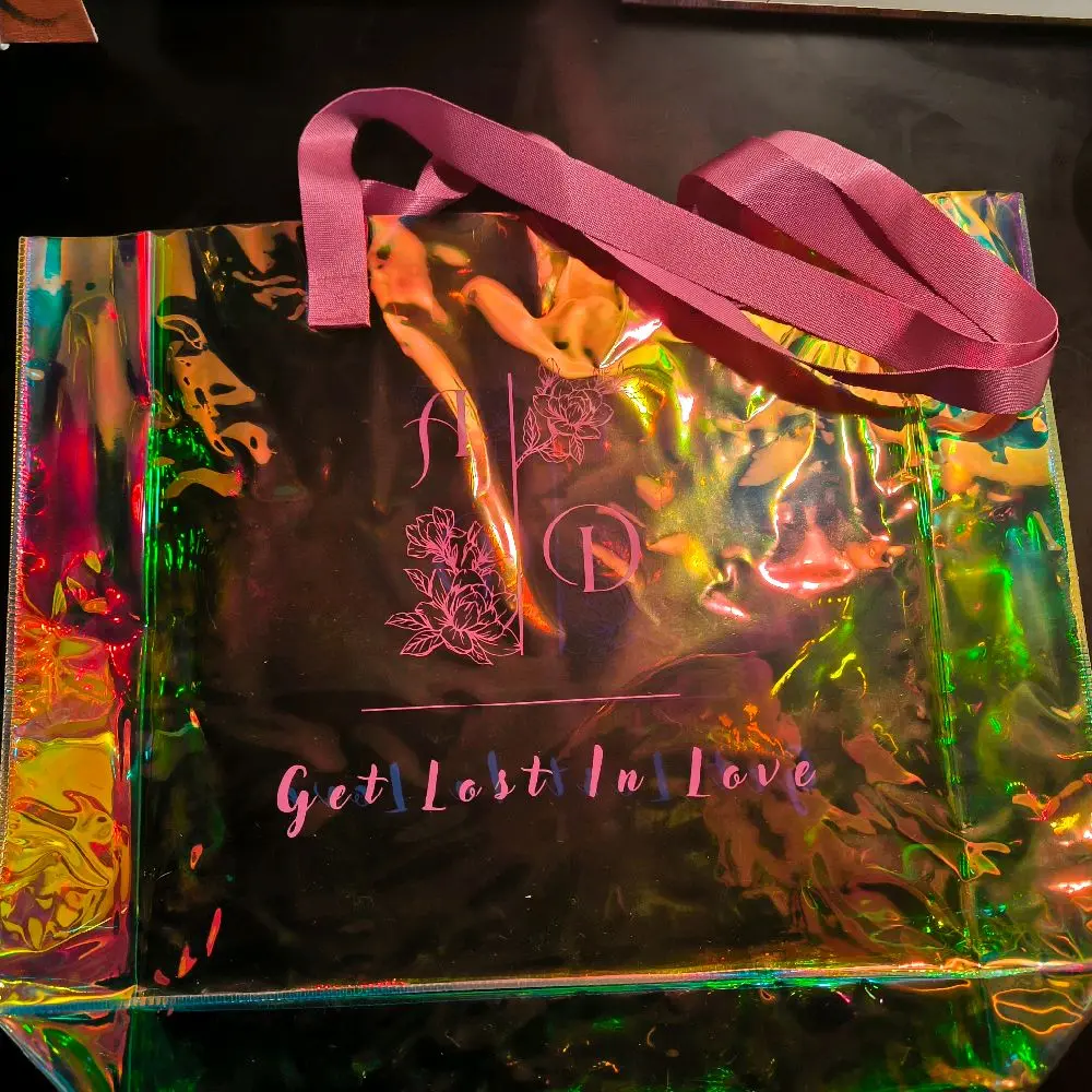 Holographic tote