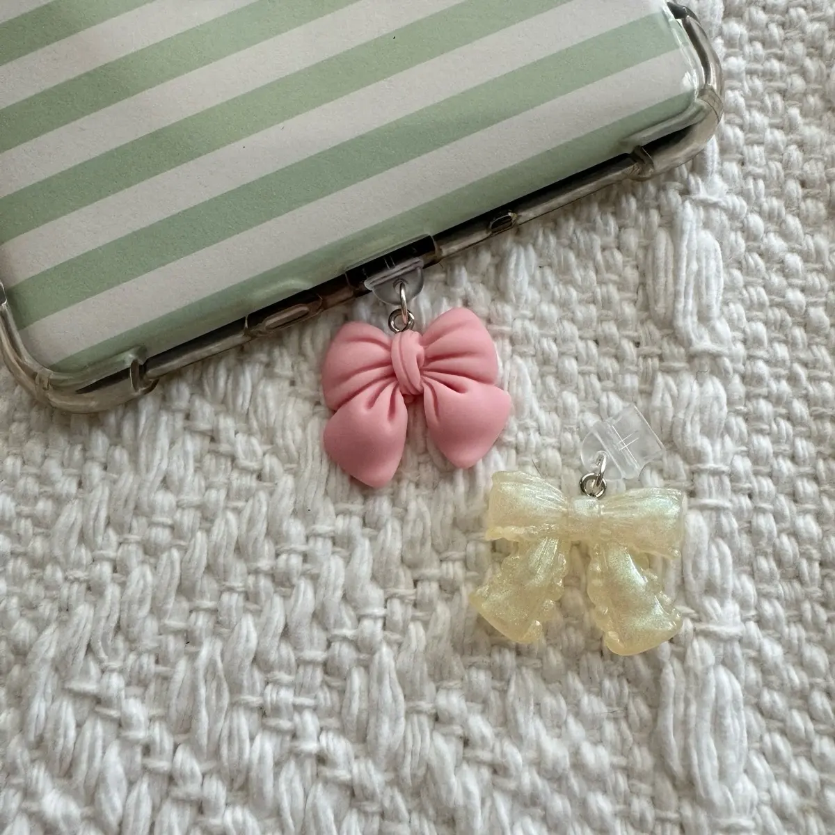 Large Bow Kindle Charms - Decorative accessories for your Kindle and phone