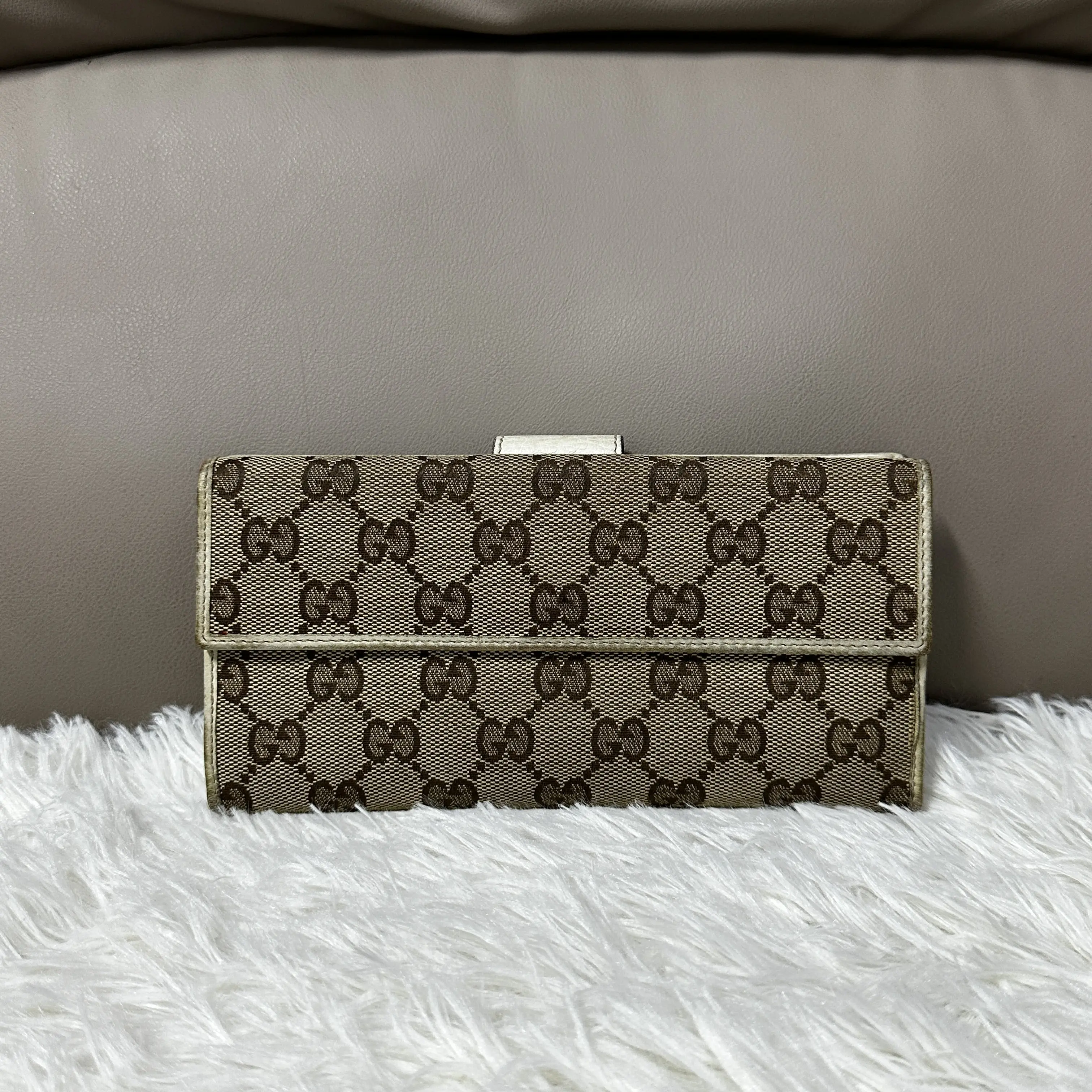 Pre-owned GUCCI Wallet with full logo print along the edges (SZ H1964)