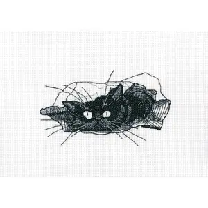 Among black cats M667 Counted Cross Stitch Kit