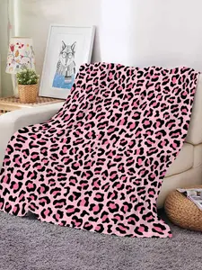 Super soft flannel plush blanket in pink leopard print. Suitable for sofas, beds, gifts, high-definition printed blanket, flannel cover blanket, wrap blanket. Extremely soft, suitable for everyone.