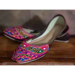 WOMEN'S HANCRAFTED EMBROIDERED LEATHER SLIPPERS KHUSA PINK FLORAL - SIZE 6.5