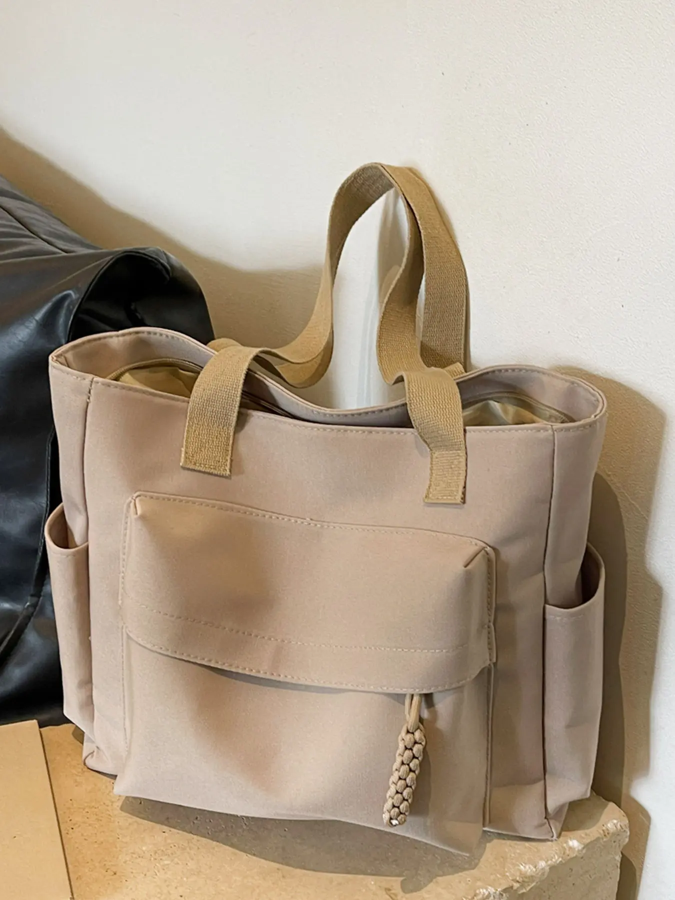 Fashionable and trendy handbag, versatile textured wide-strap tote bag, solid color casual niche shoulder commuter bag, student class commuter bag, suitable for daily matching, commuting and other scenarios, Lightweight Shoulder Bag, Casual Bags