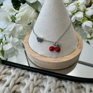 Simple Cherry Heart Bracelet with Gold Charms, Featuring a Heart-Shaped Design, for Versatile Wear