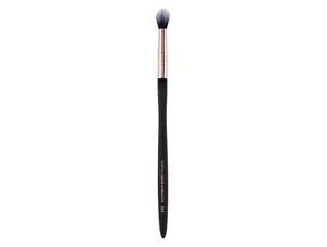 Artistry Series | Pointed Crease Eyeshadow Brush