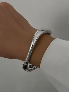 Exaggerated Casual Wave Metal Open Adjustable Cuff Bracelet, Stylish Accessory for Everyday Wear, Perfect for Trendy, Exquisite Bracelet