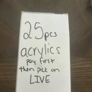 25 pcs of acrylics