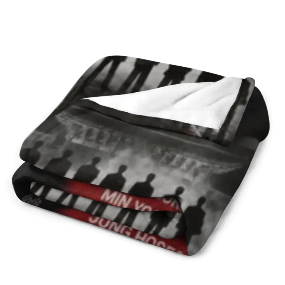 Ultra-Soft ARIRANG K-Pop Collage Throw Blanket – Black Vintage Idol Group Design with Member Names, Premium Cozy Fleece Blanket for Sofa, Bed & Dorm Decor, Perfect Gift for Fans, Travel Comfort & Room Aesthetic Statement Piece