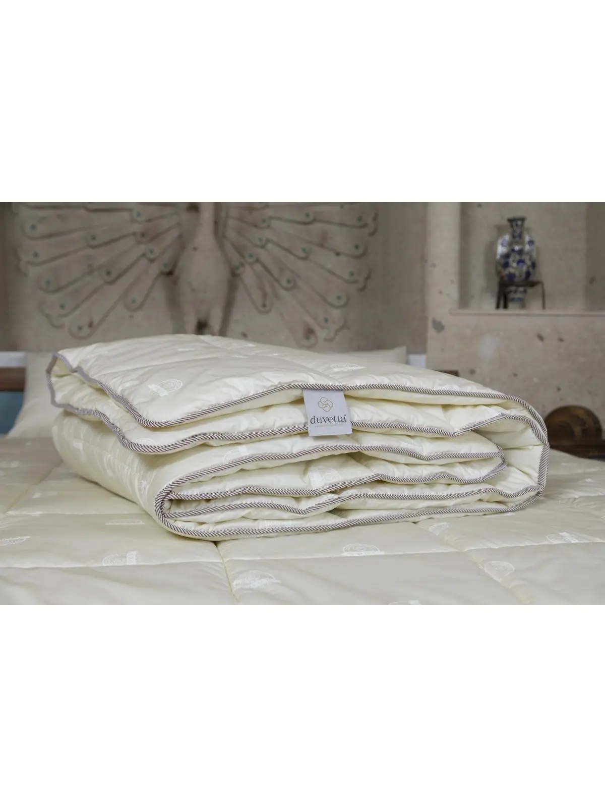 Furnia HD-DUV-WOOL-QUILT-K 90 x 104 in. Washable Wool Comforter, White
