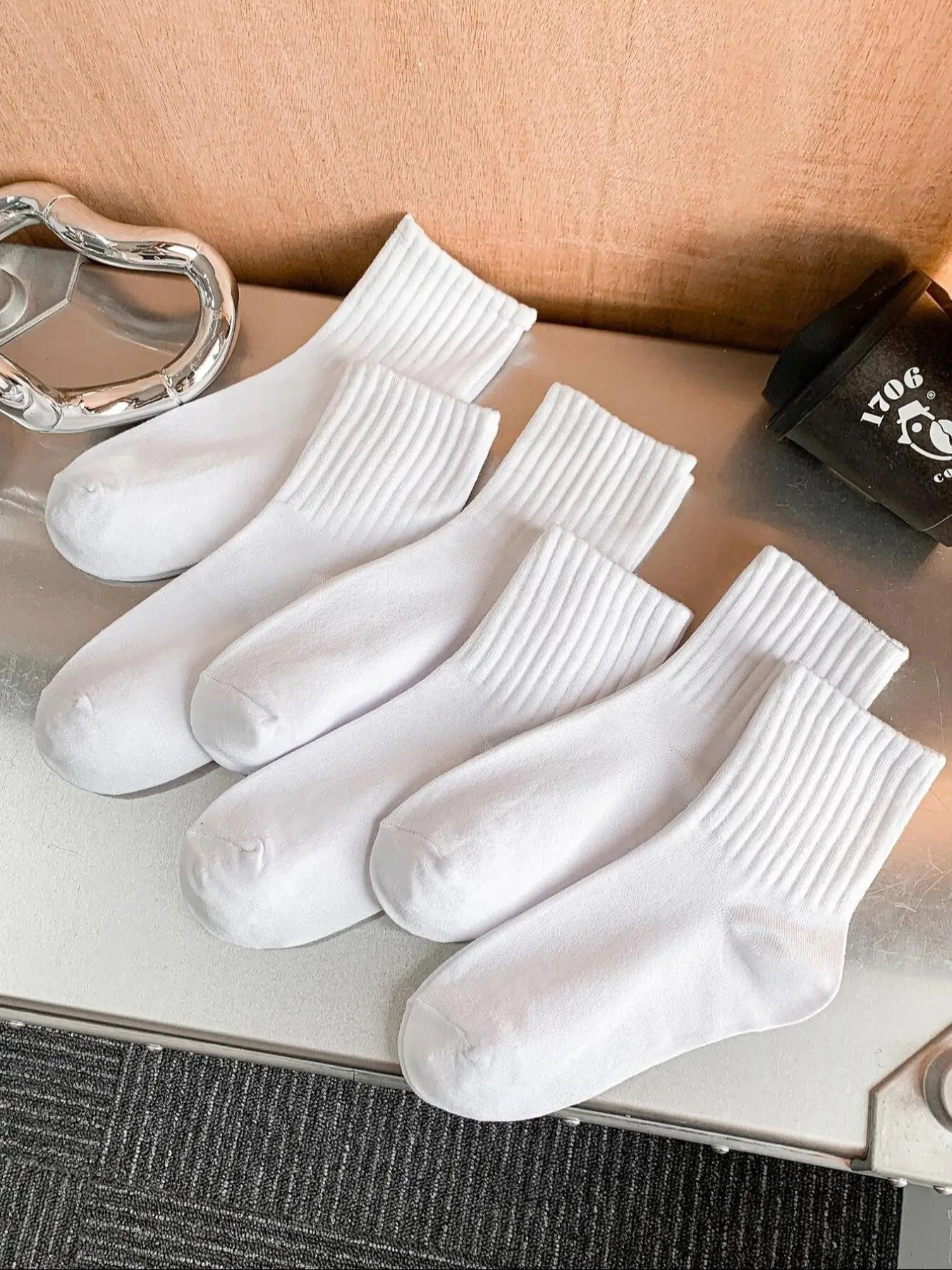 Women's Plain Crew Socks, Sweat-absorbing Anti-odor White Socks, Multipack Basic Mid-calf Socks for Ladies, Women's Hosiery