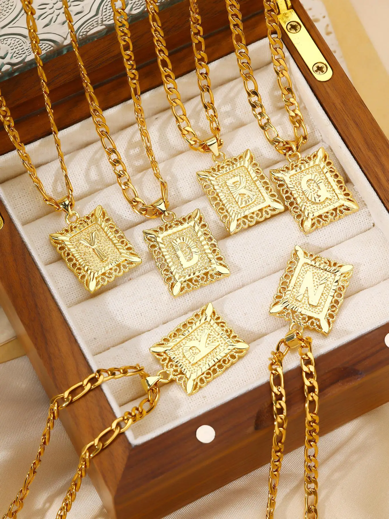 Fashion Letter Metal Textured Pendant Necklace, Stainless Steel Jewelry for Party, Daily Clothing Decor, Trendy All-match & Exquisite Jewelry for Birt