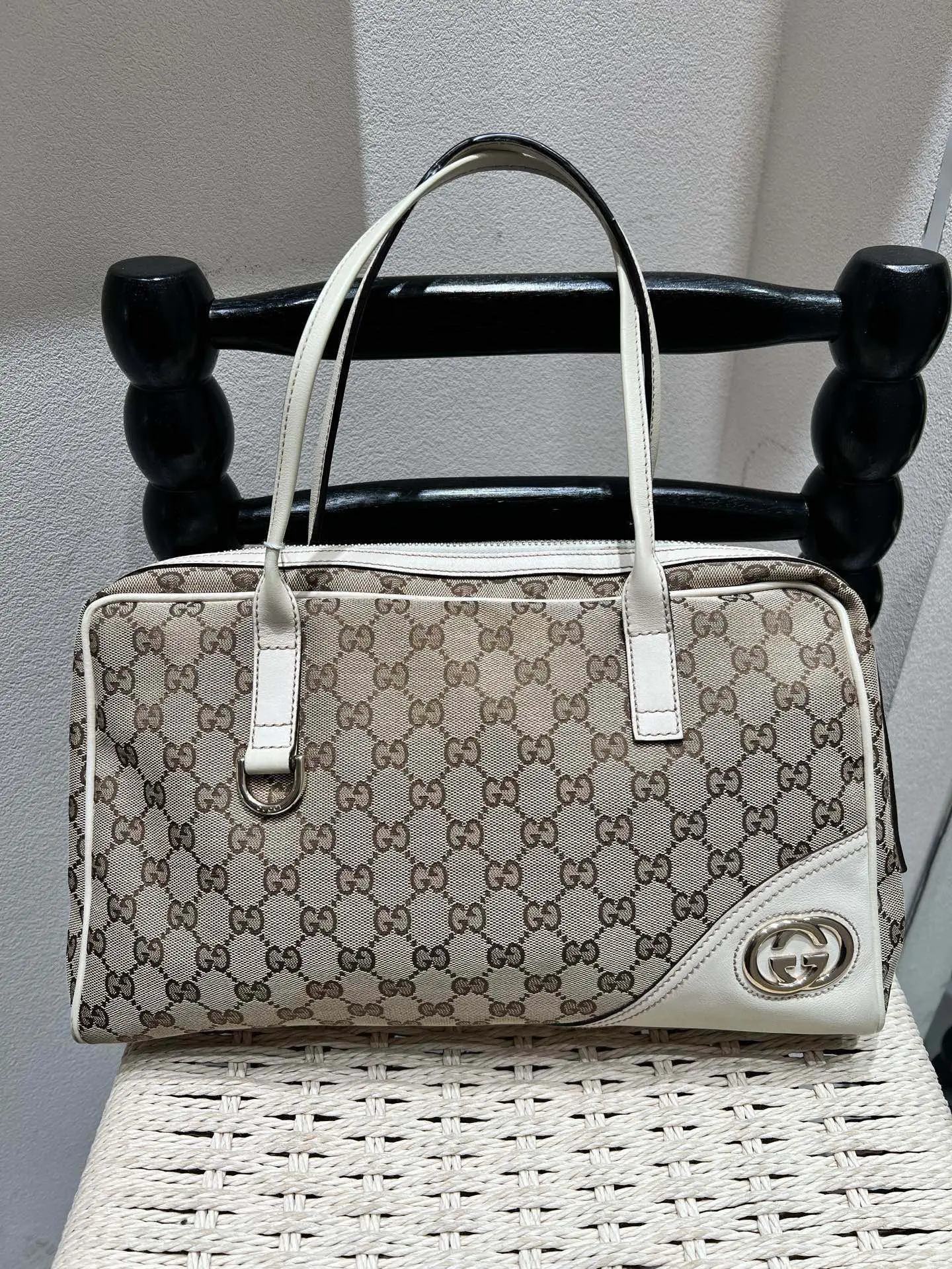 Pre-owned GUCCI White Monogram GG 4A Handbag 20974735