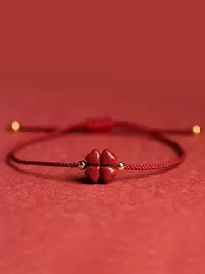 The four leaf clover rope bracelet is hand woven with lucky grass hand rope, suitable for daily wear, vacation and dating occasions, and is also a surprising and exquisite small gift Heart charm bracelet Heart design bracelet