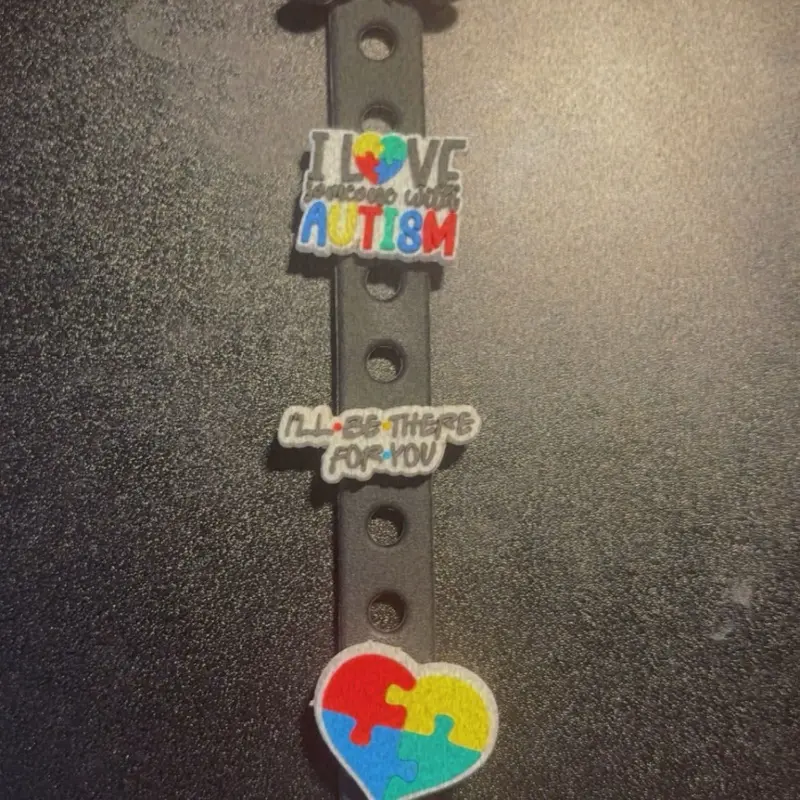 Autism Awareness Croc Bracelet with Colorful Puzzle Heart and Supportive Messages for Advocacy