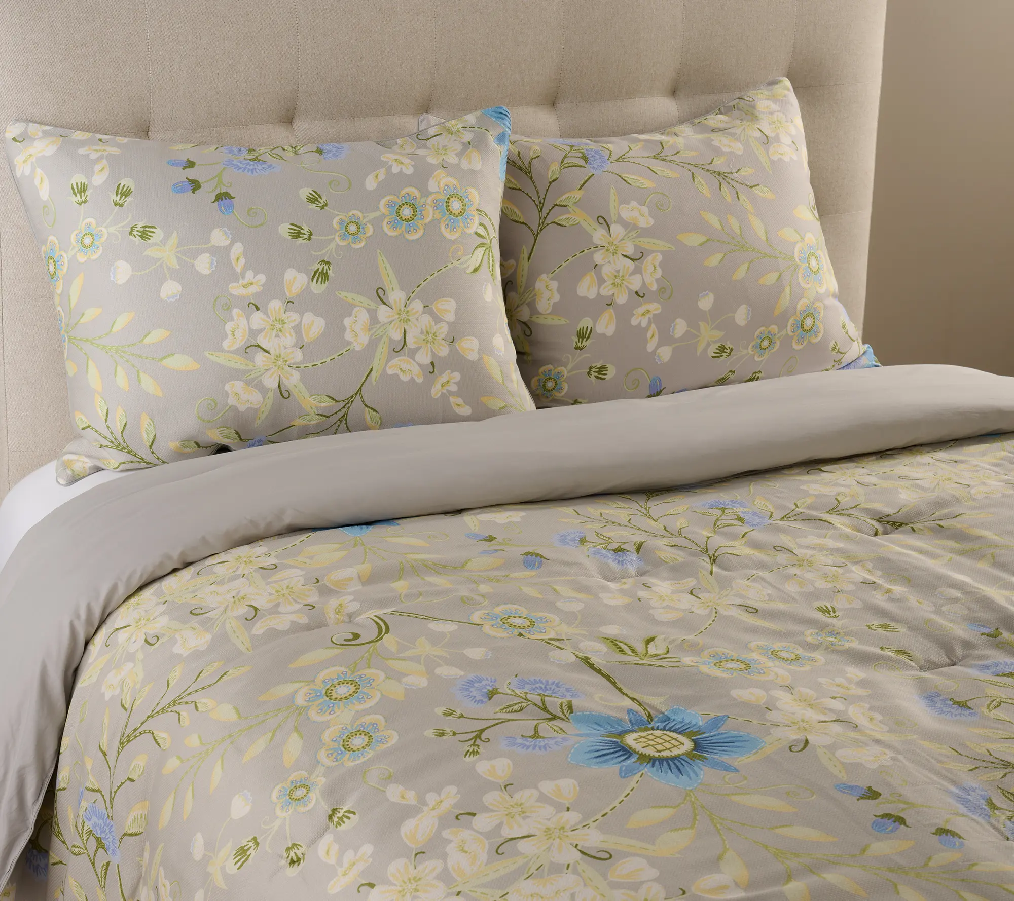 Home Reflections Floral Pique Comforter & Sham Set- Queen