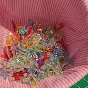 10/20/50pcs Random Color Sewing Clips, Colorful Multipurpose Plastic Craft Clips, Crocheting Knitting Safety Clothing Clips, Paper Binding Clips, Sewing Tools