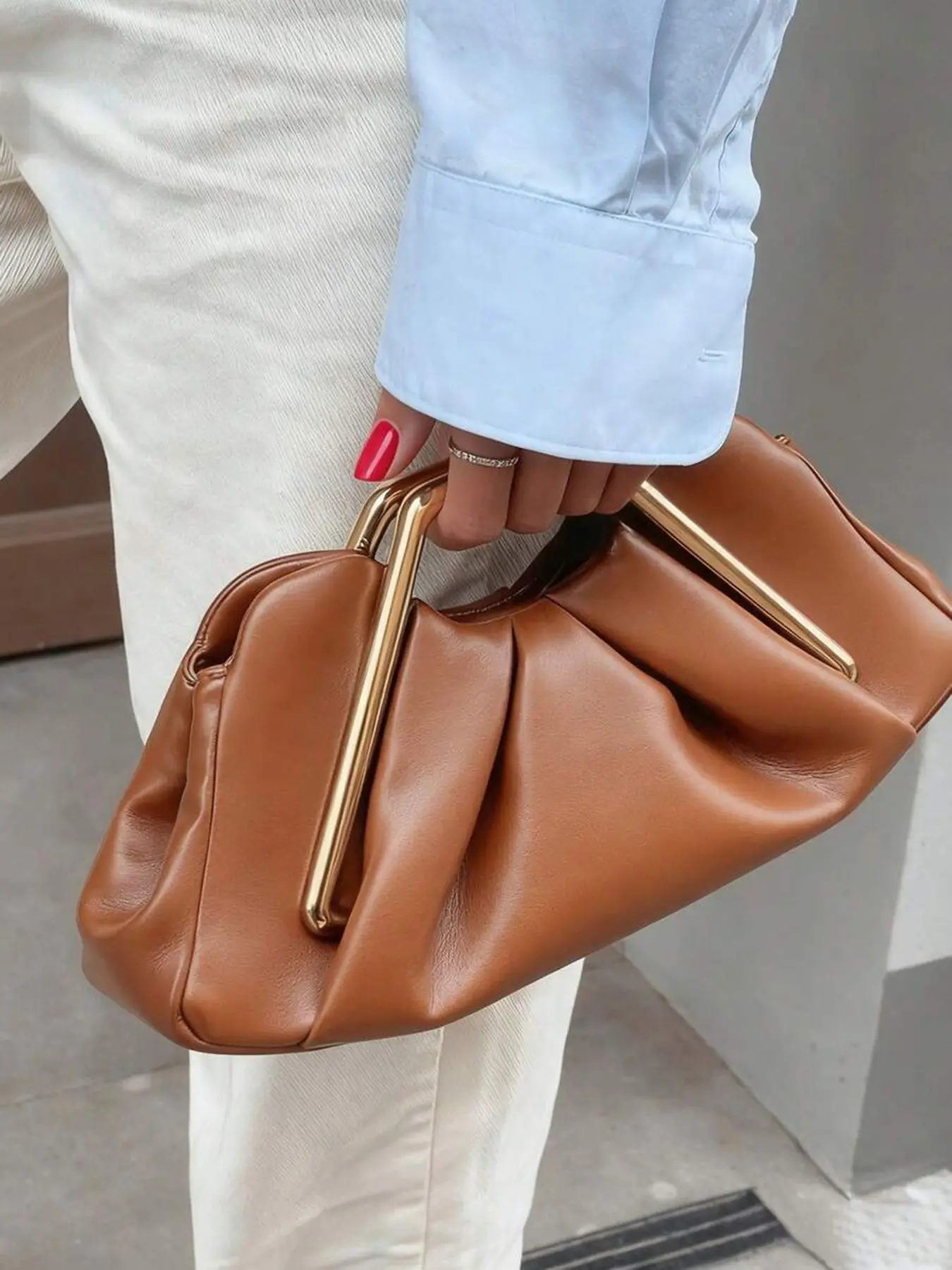 Popular niche design pleated cloud bag, light luxury high-end elegant delicate hand-held bag, personality  lazy  light familiar atmosphere, suitable for daily commuting, attending dinners, parties, Casual trendy purses, Fashion bags