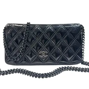 Pre-owned CHANEL patent leather Crossbody Bags Black Double Stitch Quilted Zip Wallet