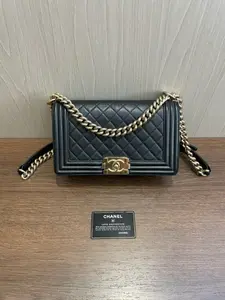 Pre-owned CHANEL leather Shoulder Bags Medium Le Boy in Black Caviar with Gold Tone Hardware 【BF 12z】KY02471