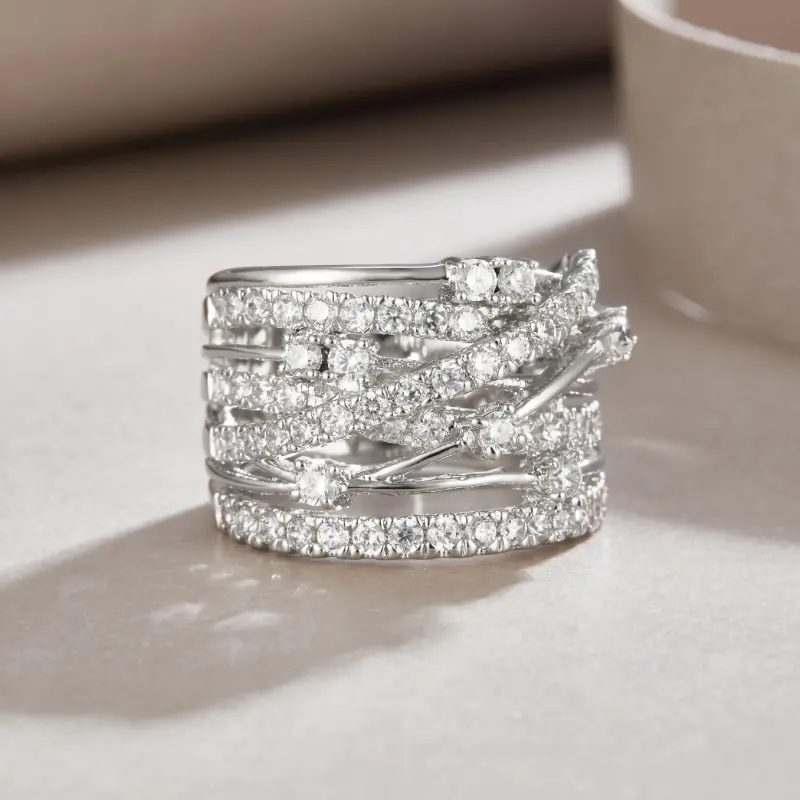 [Luxurious Moissanite Diamond Ring] 1pc High-Quality 925 Silvery Moissanite Diamond Ring - 5.8g, 1 Carat Main Stone, Luxurious Fashion Ring for Women