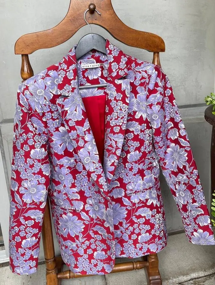 Ruby and Lavender Like New Floral Print Notch Collar Fitted Blazer Size 12 Women's Fashion Jacket