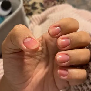 Manucurist Gimme Glow Manicure Kit - Includes Brightening Nail Polish, 1 Nail Care Treatment, 1 Complimentary Mini Nail File - Christmas Gifts for Women - Nail Care Gift Set