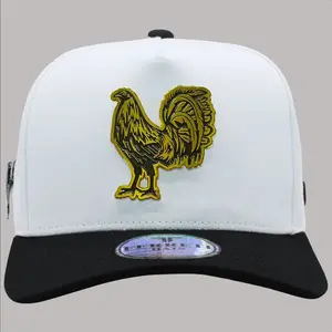 Gorra Ferreti  La gorra CULIACÁN FERRETI EL GALLO es lo que buscas para dar impacto en tu look. La gorra El Gallo de Culiacán Ferreti posee cinco paneles con ojales. En su panel frontal luce el detalle de Gallo Dorado y un pin lateral de la bandera de Méx