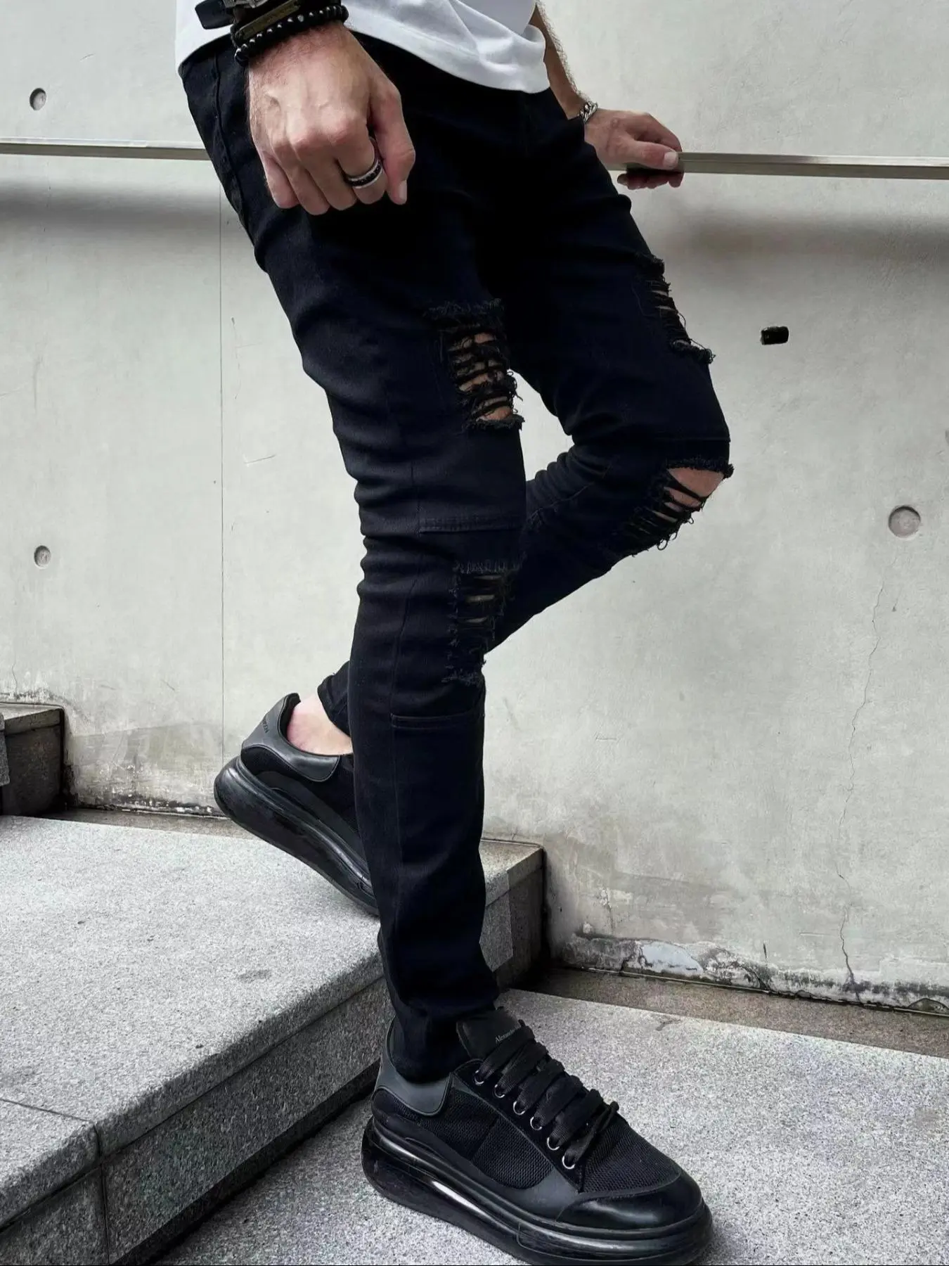 Men's Solid Ripped Knee Jeans, Distressed Ripped Design, Casual Comfy Slim-fitting Denim Pants for Daily Wear, Fashion Men's Bottoms for All Seasons, Cotton, Streetwear, Ripped Destroyed Jeans
