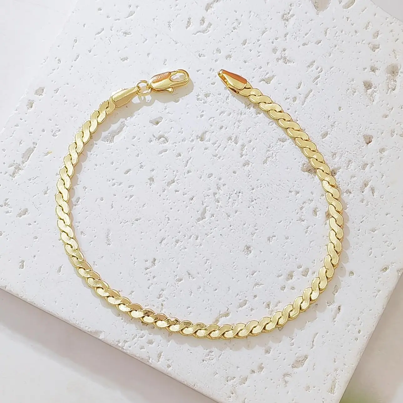18K Gold Plated Cuban Link Bracelet for Men Women, Flat Curb Chain Dainty Gold Wrist Bracelet, Waterproof Trendy Fashion Jewelry Gift