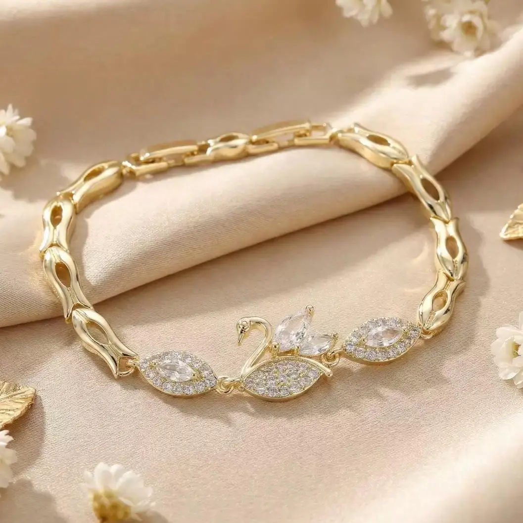 14K Gold Plated Swan Bracelet for Women Sparkling Cubic Zirconia Crystal Swan Bangle Elegant Dainty Link Chain Jewelry Ideal Gift for Birthday Anniversary Valentine's Day
