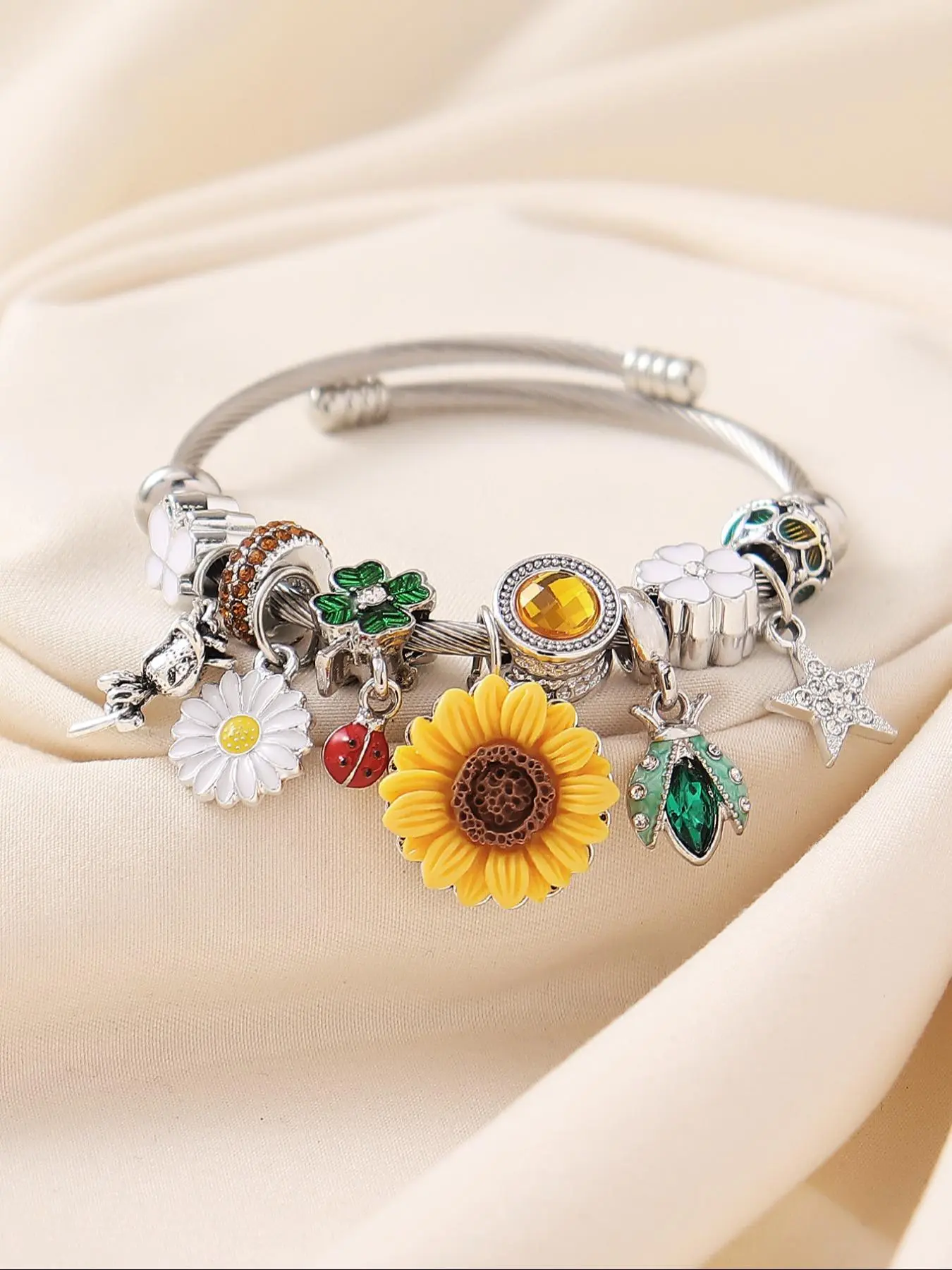 Fashion Colorful Flower & Star & Beetle Design Charm Decor Bangle, Fashionable Bracelet, Fashion Jewelry for Party, Daily Clothing Decor, Jewelry for Birthday Gift, Jewelry Bracelet, Rhinestone Decor Bangles