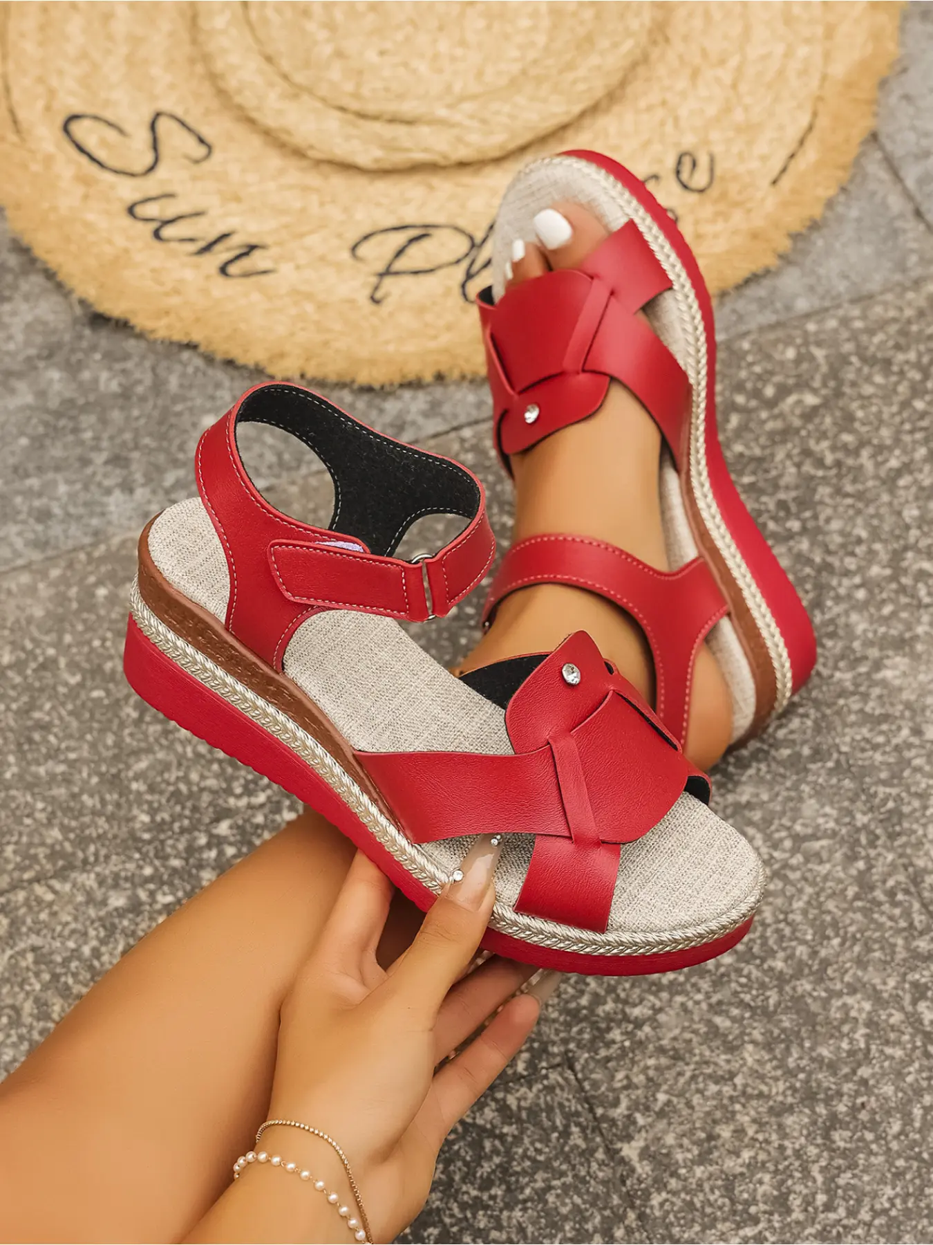 Fashionable thick-soled high-water platform sandals for girls in spring and summer / comfortable and soft soles with breathable, anti-sl and wear-resistant heightening shoes /