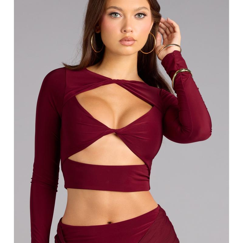 Sharp Attitude Cutout Long Sleeve Crop Top