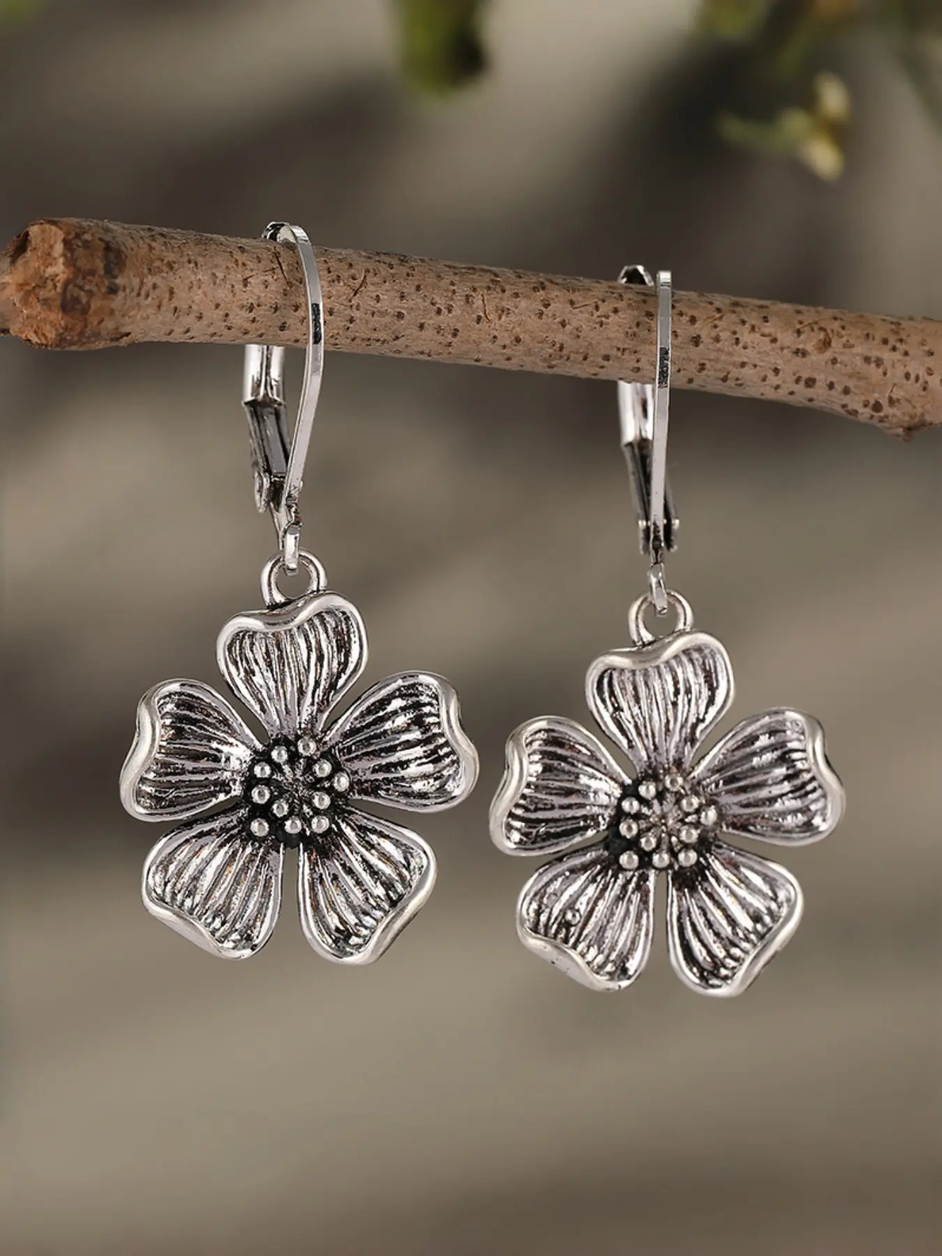 Vintage Silver Flower Drop Earrings for Women, Antique Oxidized Floral Leverback Earrings, Boho Retro Dangle Jewelry, Dangling Earrings
