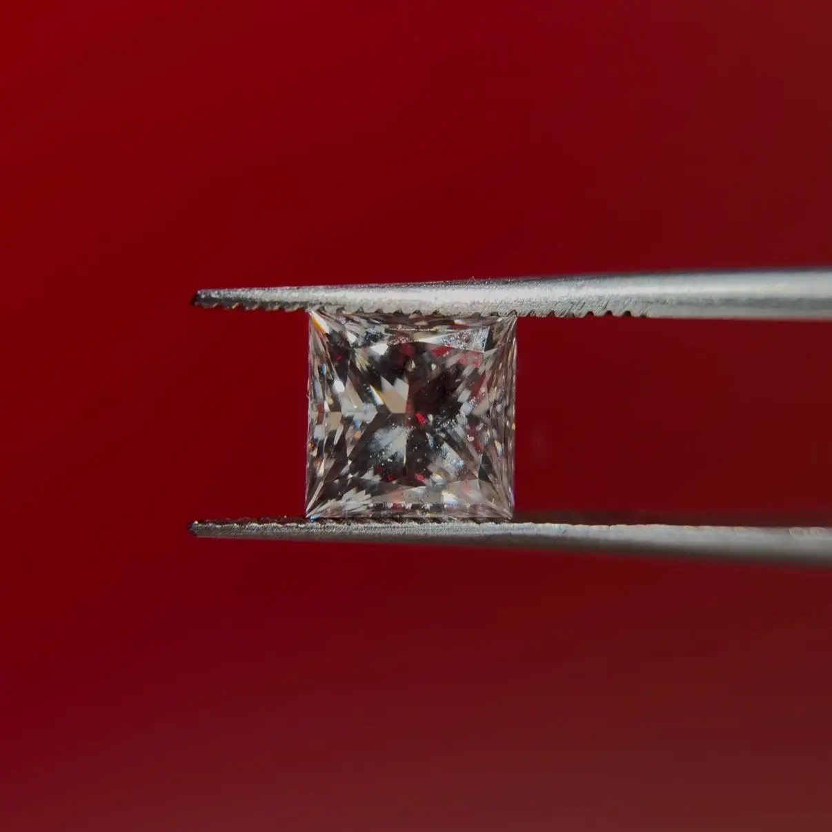 **IGI Certified PRINCESS Cut Lab-Grown Diamond**  A beautifully crafted PRINCESS cut lab-grown diamond, accompanied by an IGI certification for quality and authenticity.