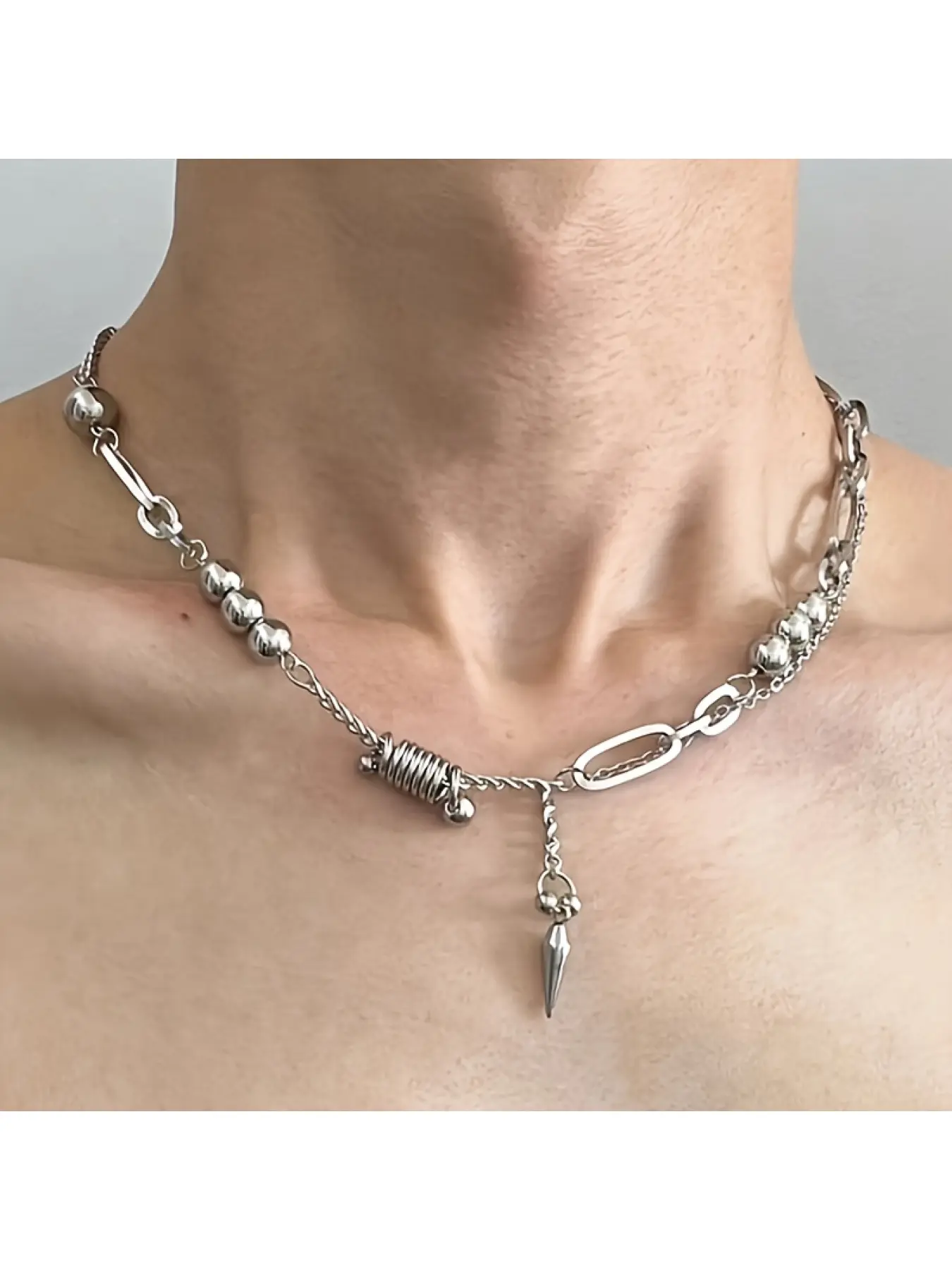 1pc Titanium Steel Non-Fading Rivet Patchwork Gothic Star Handcuff Necklace for Men, Unique Stylish Clavicle Chain & Sweater Chain