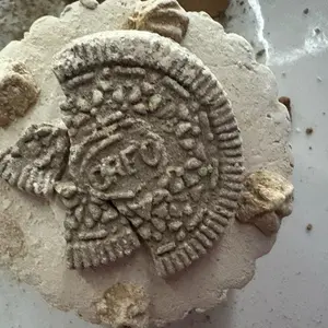 clay in form of big galletita oreoxs 1pz kaolin barrito