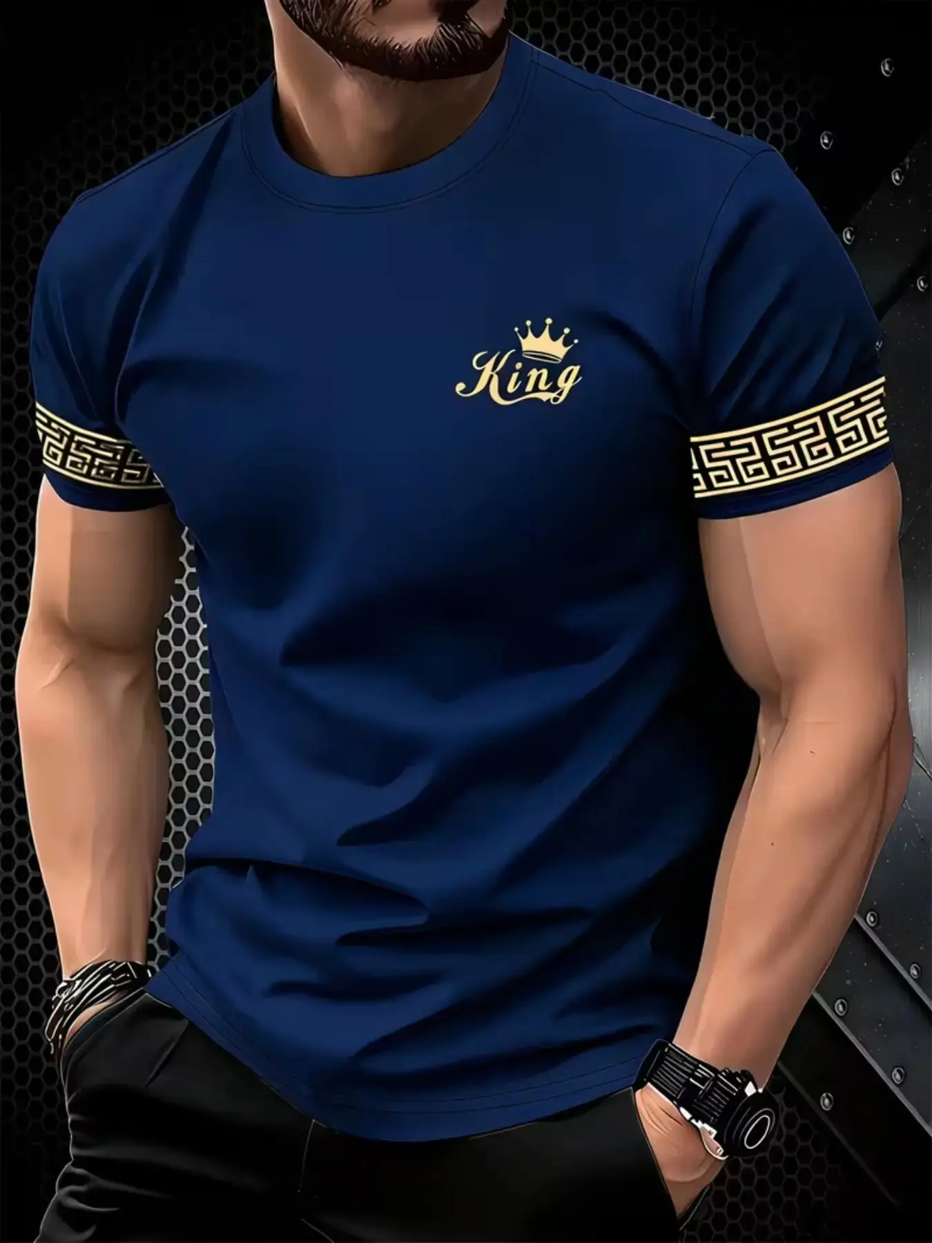 Men's Gold Casual Round Neck T-Shirt, Menswear, King Crown & Arm Pattern, Luxury Style, Comfortable for Home/leisure, Slim-Fitting, All over Print, Casual Fashion FittedGift.