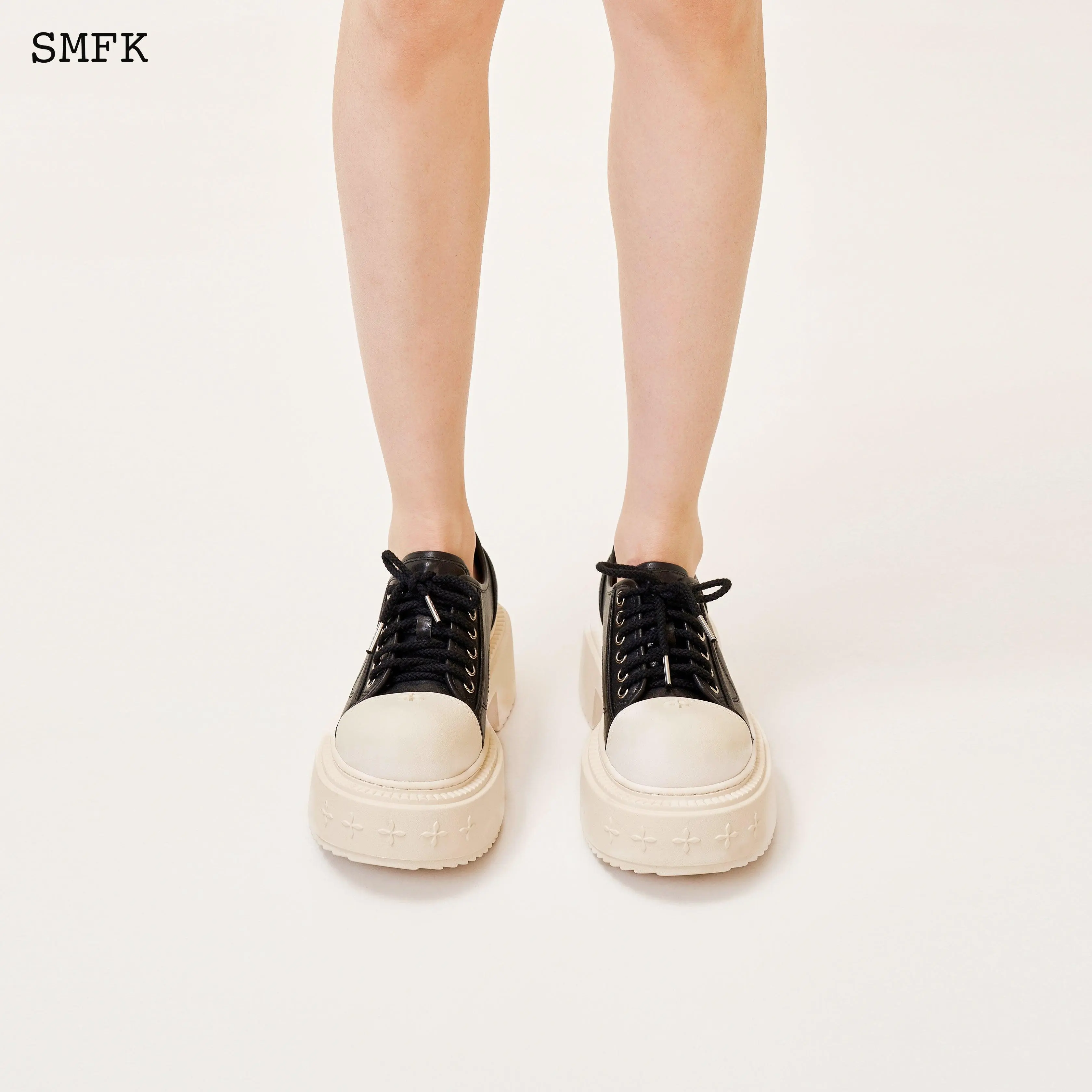COMPASS RIDER Wilderness Low-Top Boots Monochrome Duo