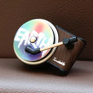 Creative Record Player Car Air Freshener, Car Perfume Clip, Includes 3 Random Fragrance Sheets, Retro Design, Car Vent Clip & Dashboard Decoration, Car Diffuser, Car Aroma Diffuser