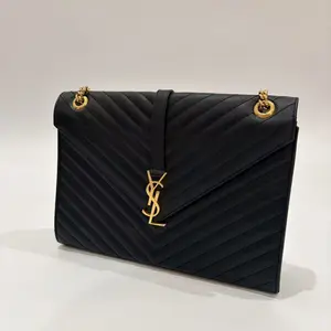 Pre-owned Yves Saint Laurent Grain de Poudre Textured Leather Shoulder Bag / Crossbody Saint Laurent Envelope Medium Chain Bag Black Grain de Poudre Leather Gold Hardware