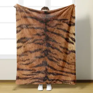 Leopard Print Flannel Blanket, Lightweight Throw for Sofa and Living Room, Perfect Gift for Family or Outdoor Use