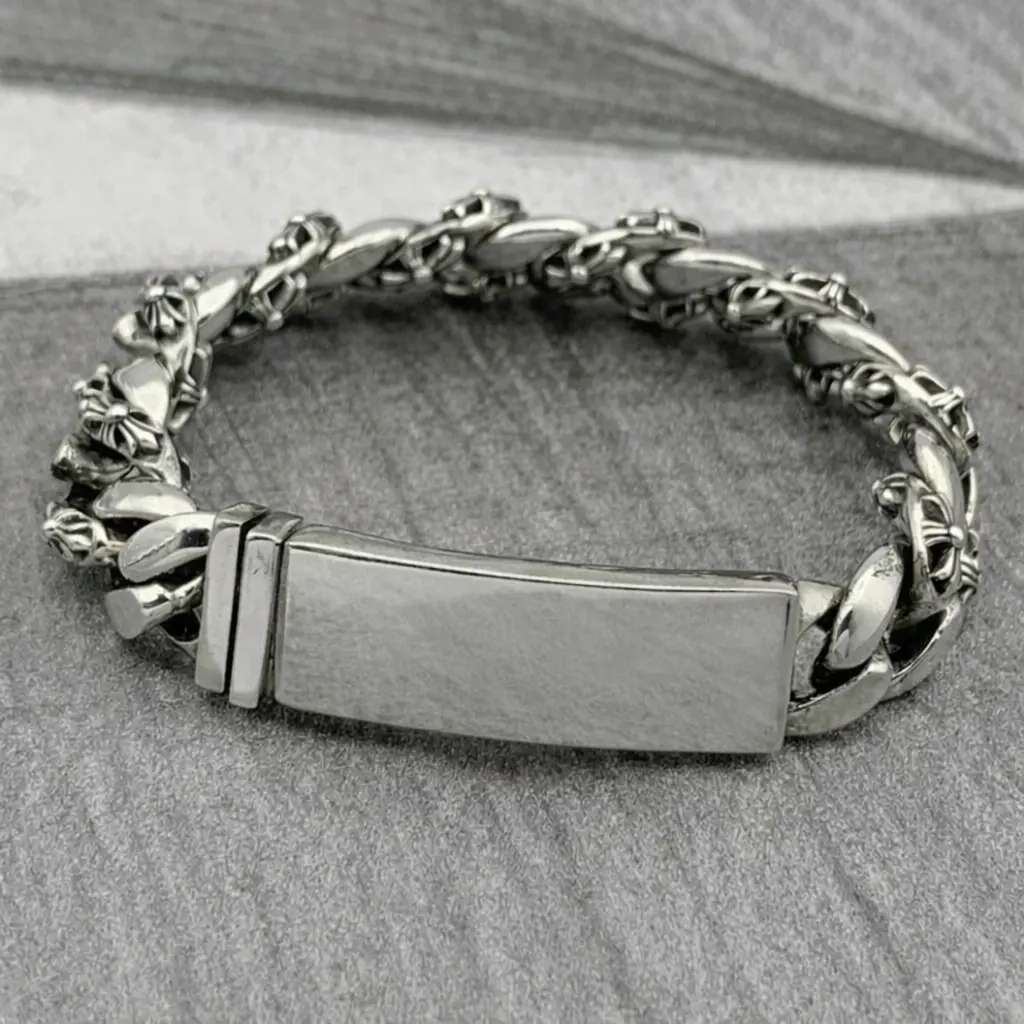 Luxury Ironcrest Bracelet - Silver Tone Chain Design Luxury Ironcrest Bracelet - Silver Tone Chain Design
