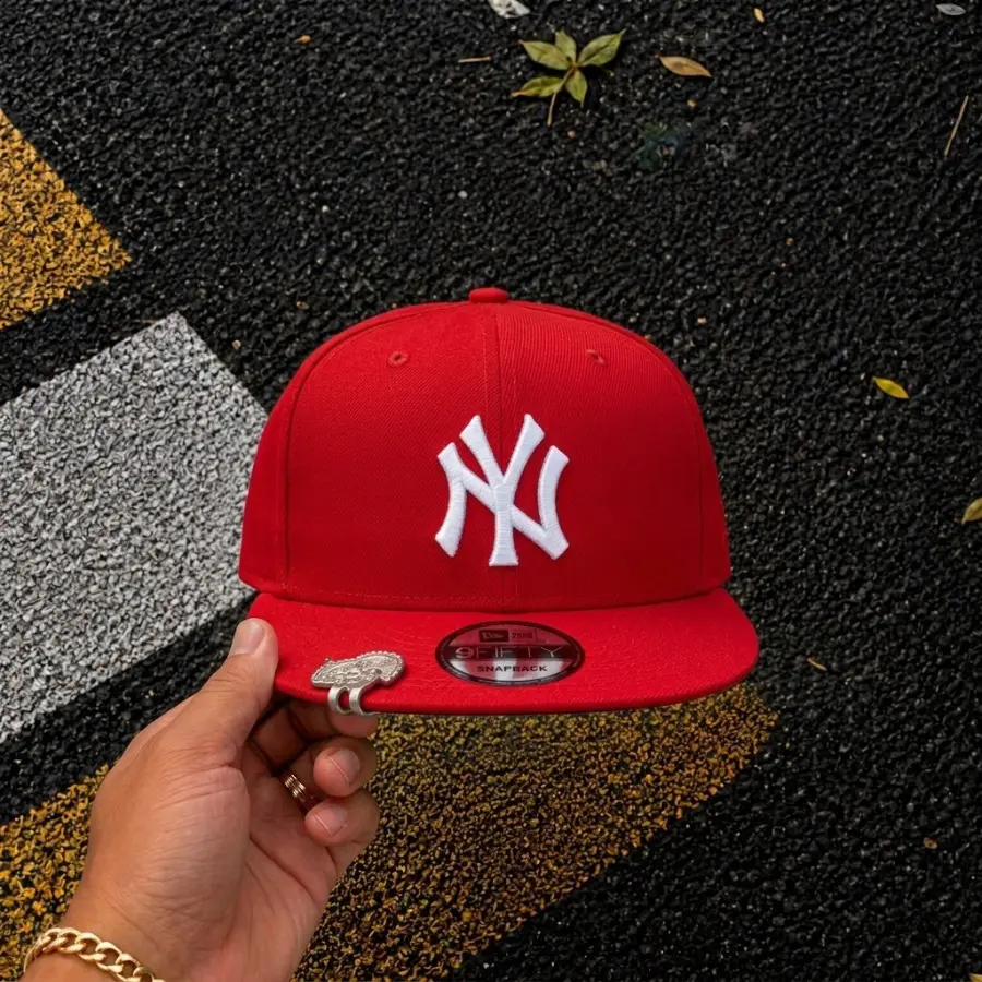 New Era MLB Atlanta Braves 59FIFTY Fitted Baseball Cap Snapback - Black Flat Brim, American League Heritage Embroidered Logo, Unisex Collectible Sports Headwear (Embroidery Accent, Streetwear Style),ny yankees hat, new era fitted cap, 59fifty red hat