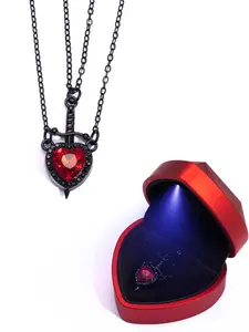 One arrow piercing the heart couple pendant set love dagger diamond clavicle chain Valentine's Day gift necklace, gold heart-shaped pendant necklace for men and women, Exquisite jewelry gift Heart Design Necklace